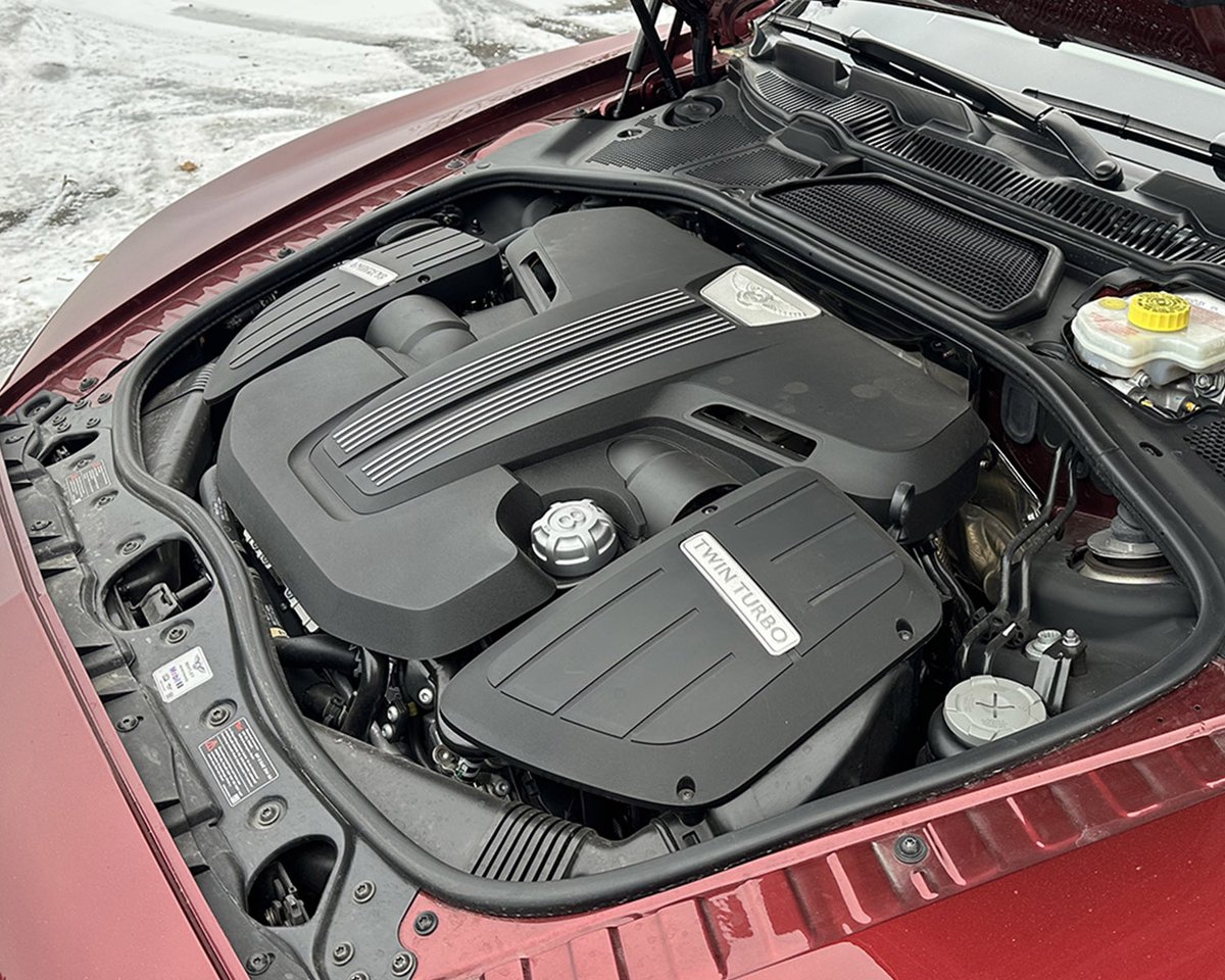 Barrett_Jackson's tweet image. Luxury at idle, savage when asked. The 2016 #Bentley #Continental GT V8 S #convertible is powered by a twin-turbocharged 4.0-liter V-8 engine producing 521hp. Selling with No Reserve during the 2026 Palm Beach Auction, April 16-18.

Learn more: bit.ly/PB26TW-2016Ben…