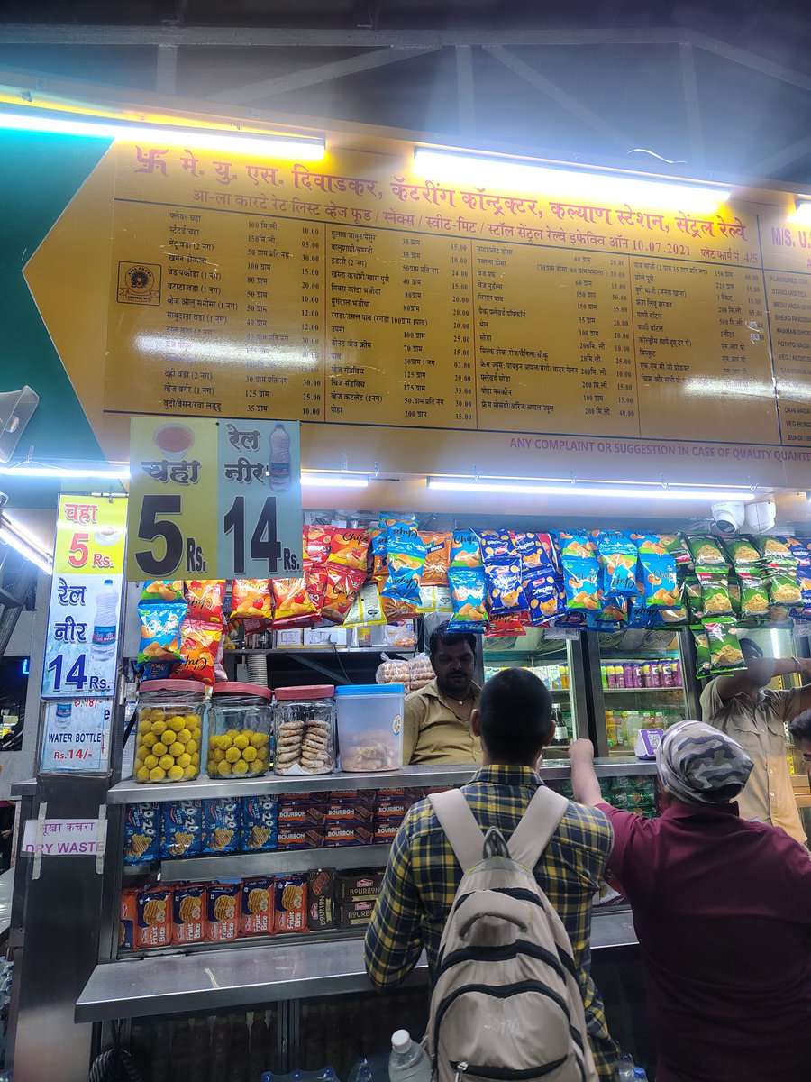 sonirohiit's tweet photo. @IRCTCofficial @eCateringIRCTC @AshwiniVaishnaw please supply some rel neer at this shop 
📍U.S. DIVADKAR CATERING PF4  KALYAN https://t.co/Numkw8IxZN