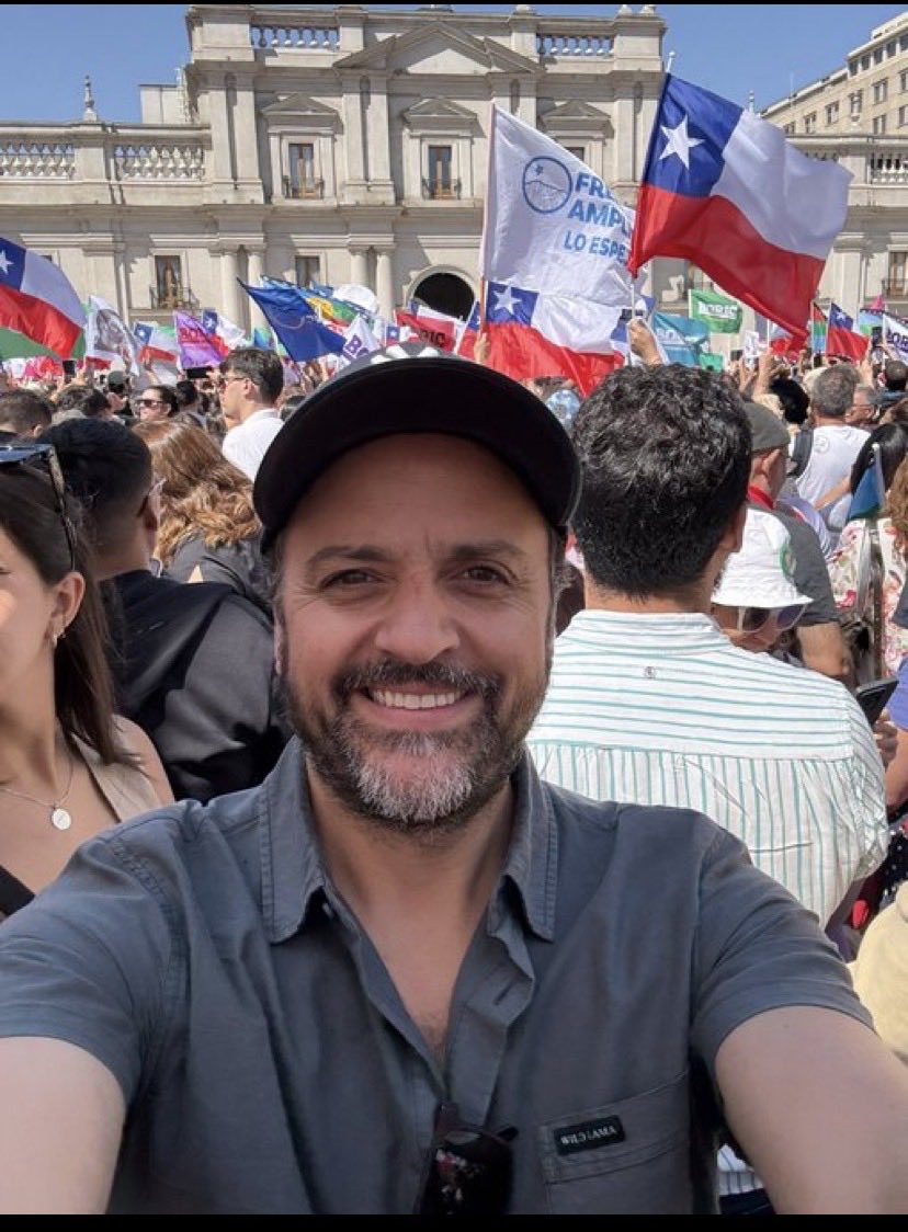 gio01388276's tweet photo. Que es un parásito ? 👇🏻👇🏻👇🏻👇🏻👇🏻👇🏻 https://t.co/a5L0II6KJ6