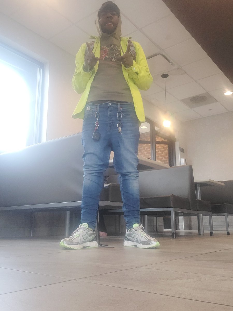 SFF KnOwLedge tweet media