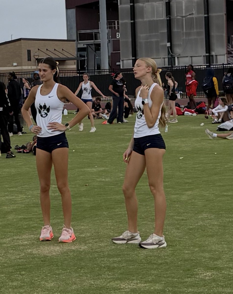 lchswomenstrack's tweet image. The calm before the storm!  Addie and Frankie getting ready to compete in the 800 m at the Bluebonnet Relays at TAMU. #chasingPRs @coachlaplante