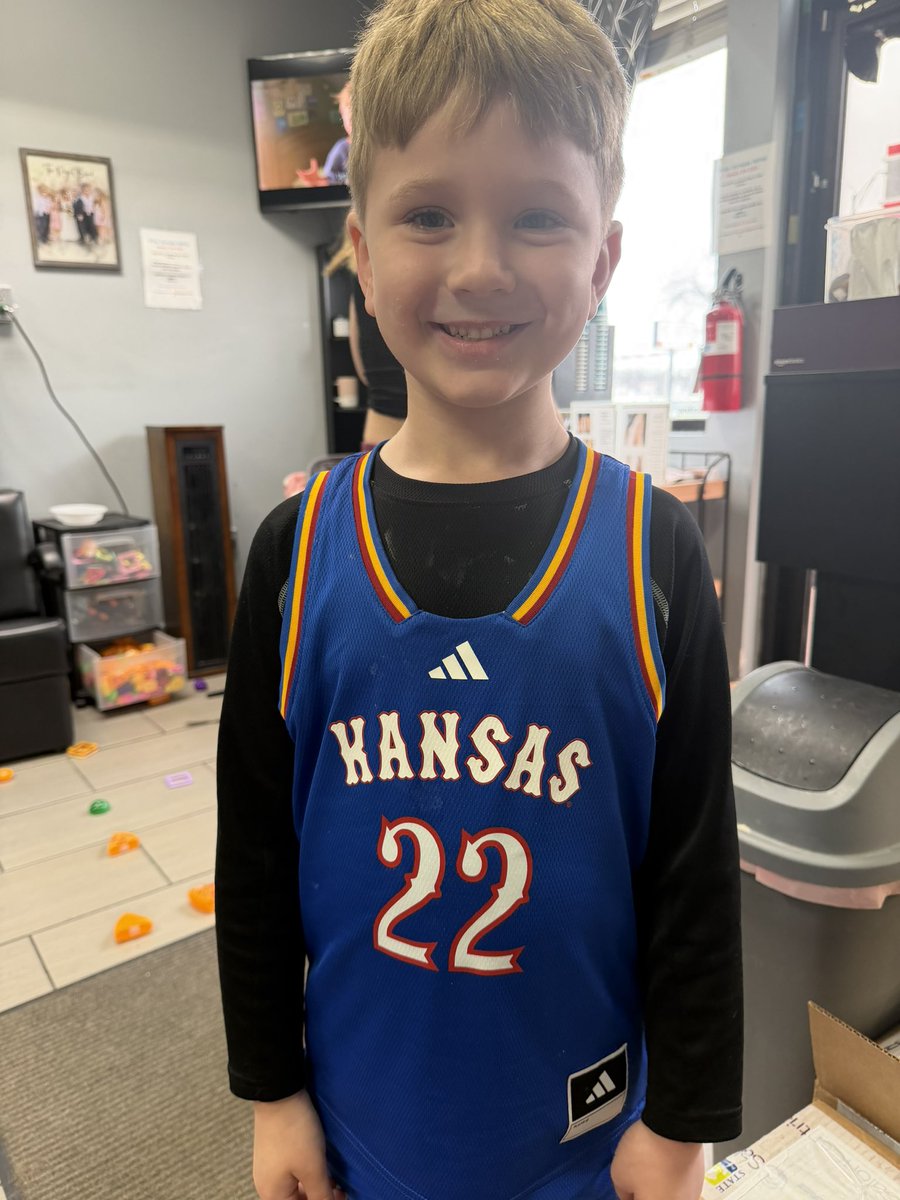 WE READY FOR SOME <a href="/KUHoops/">Kansas Men’s Basketball</a> ‼️