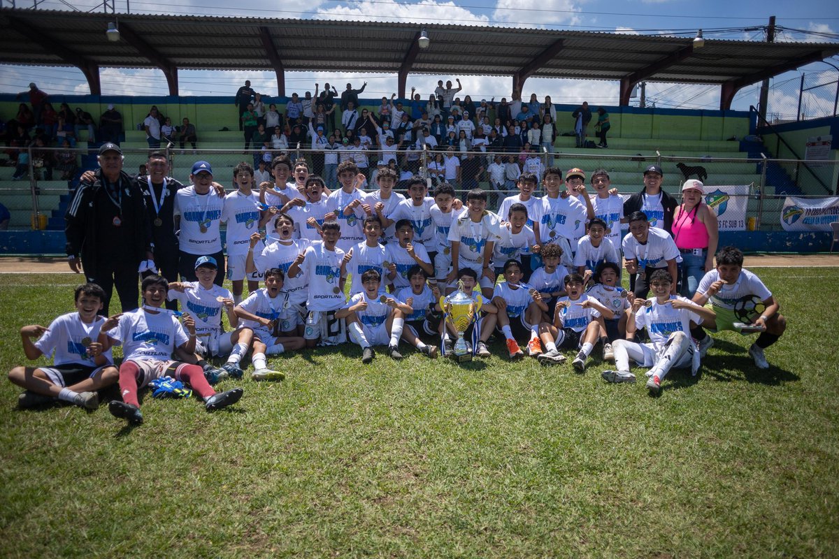 CremasOficial's tweet photo. 🏆 CAMPEONES CATEGORÍA SUB-13 👻🔥

¡Felicidades muchachos! 🥳👏🏻

#VamosCremas https://t.co/na8NHZT1lf