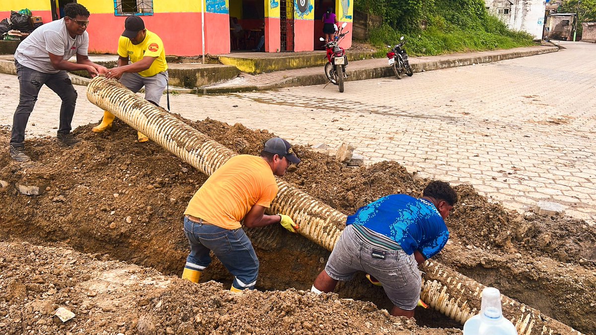 MuisneAlcaldia's tweet photo. Trabajamos por una mejor infraestructura.
Realizamos la construcción de 4 #sumideros para el drenaje de aguas lluvias en #Chamanga, fortaleciendo el sistema pluvial y el bienestar de la comunidad. https://t.co/fSNFe7ewbR
