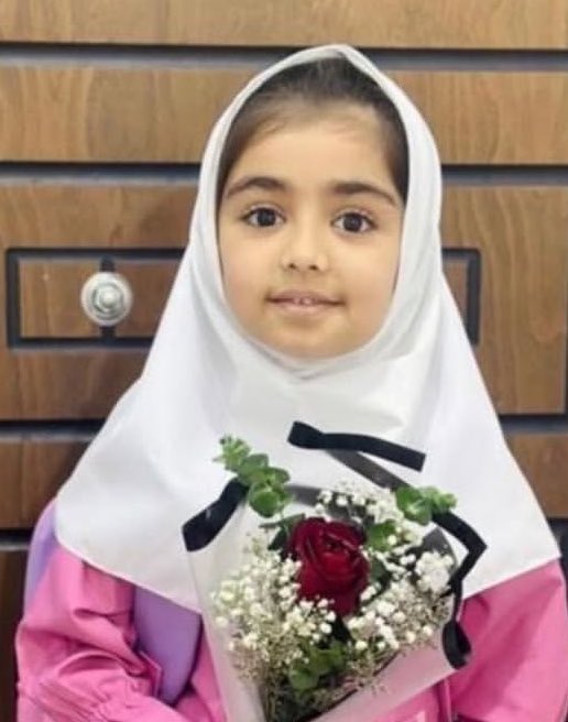 فرزند ایران و جان فدای میهن #لیانا_محمدی
از‌ کشته‌شدگان مدرسه میناب
این دختر رو هم بخاطر ۱ ماه بیشتر موندن خودشون به کشتن دادن