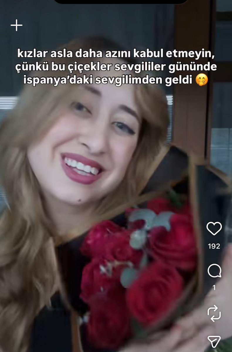 “Kızlar asla azını kabul etmeyin.” akımı Türk erkeği için pırlantalar, lüks araçlar ve devasa jestler üzerinden pazarlanıyor normalde. Konu İspanyol erkeği olunca sevgililer gününde gönderdiği basit bir çiçek bile abartılmış:D