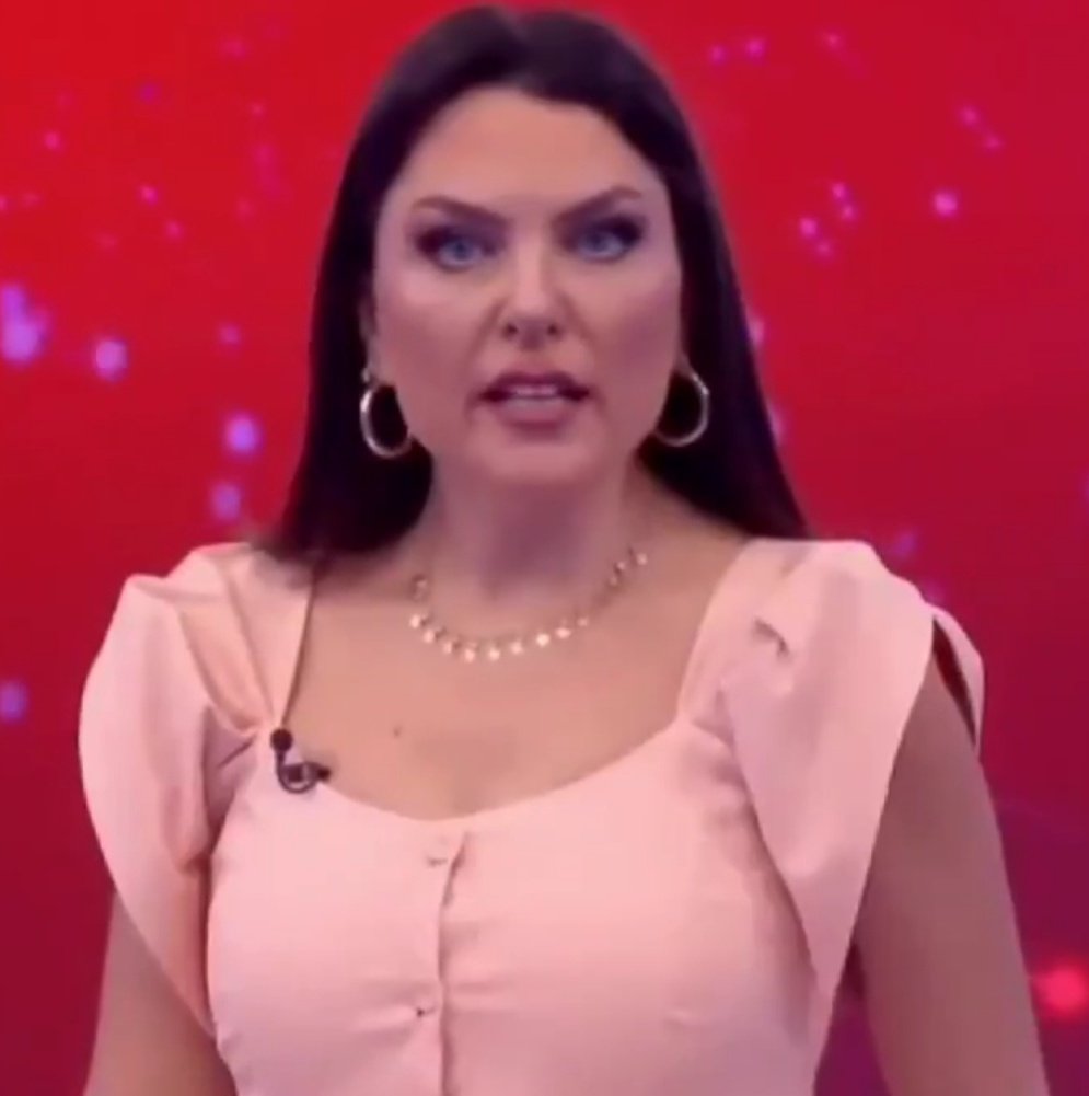 Muhabir_Haberr's tweet photo. Ece Üner:

"AKP'li Özlem Zengin meseleyi kavrayamamış.

Mesele iktidar vekillerinin 'keşkek yatağında antrikot' yemesi değil, vatandaşın bunu hiçbir zaman yiyememesidir.

Mesele, vatandaşını mahrum bıraktığın yemeği senin yemendir." Millet o yüzden “haram zıkkım olsun” diyor. https://t.co/iVNOqXoUm0