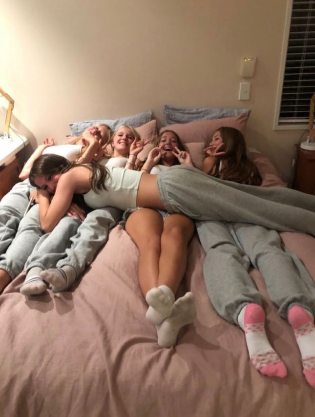 mileyonx's tweet photo. CAN WE RATE UR DC!!KKKKKKKK         

PLS I BEG YOUUUUU 🫢 (girlsss party) https://t.co/Se6BUcDQLC