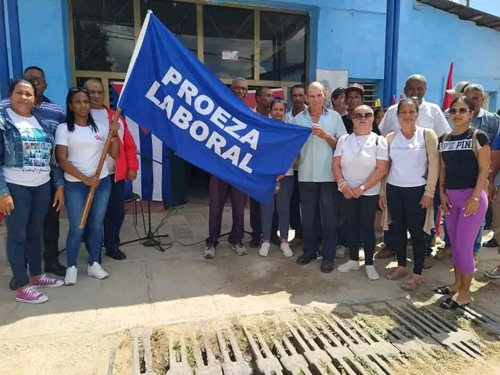 MaritzaRod29378's tweet photo. Hombres que día día hacen por nuestro pueblo garantizando el traslado y seguridad a lugares de difícil acceso en nuestro municipio, se les ha otorgado un merecido reconocimiento, Felicidades https://t.co/AdavSntXZm