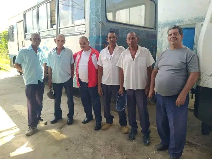 MaritzaRod29378's tweet photo. Hombres que día día hacen por nuestro pueblo garantizando el traslado y seguridad a lugares de difícil acceso en nuestro municipio, se les ha otorgado un merecido reconocimiento, Felicidades https://t.co/AdavSntXZm