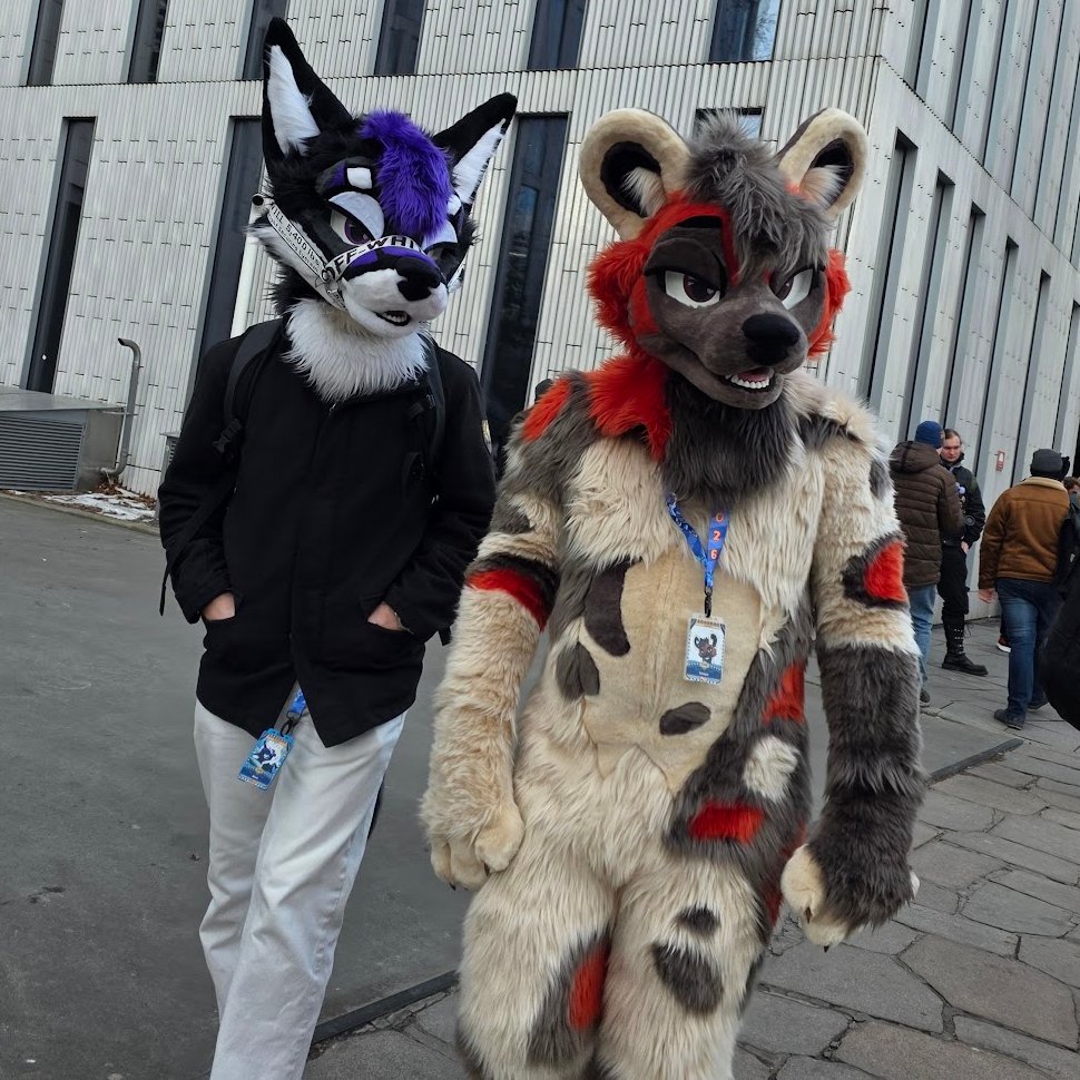 NexoRexo's tweet photo. Two lab animals approaching you rapidly! 
What is your next move?

With @TempoFur
📸: @Hevros633 https://t.co/NAYAwLghF0