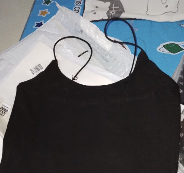 dyraa____'s tweet photo. mau wts ini jg tanktop 99koutlet 25k ajaa jual murce, harga beli 40k make voc vip https://t.co/X0KKwtiGG2