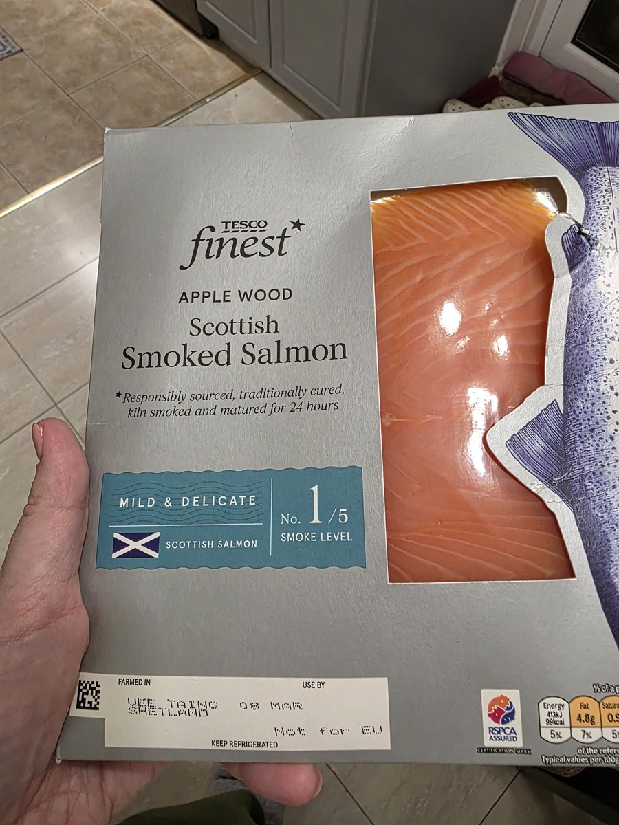 CBeautyBox's tweet photo. Hey @Tesco, I just had my food delivered and didn't notice this was expiring tomorrow. Also, didn't get any warning I had an item with short expiry date. https://t.co/to59rLEd5Q
