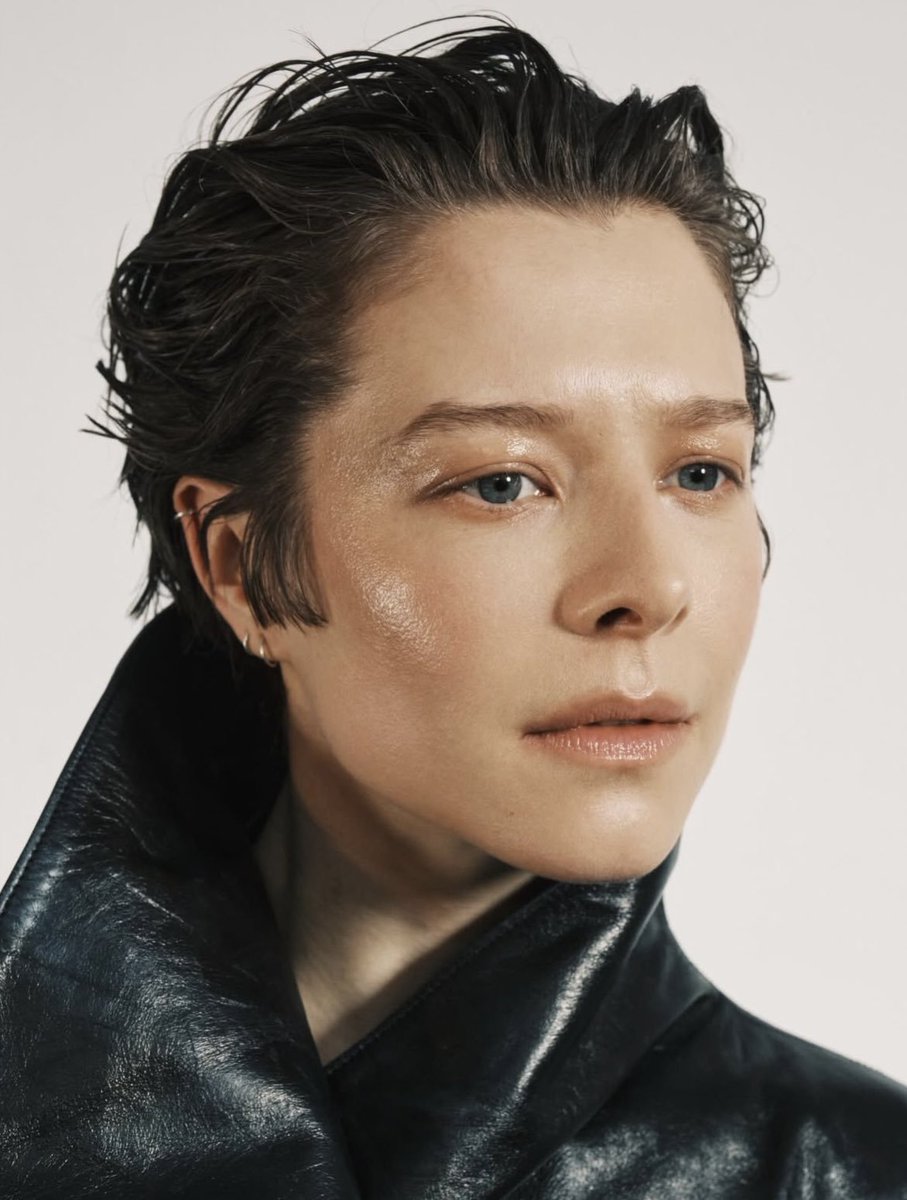 emmadarcybest's tweet photo. gorgeous face https://t.co/tJzyE06HEk