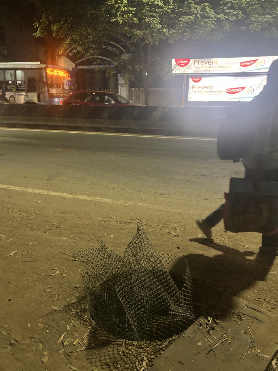 bienensting's tweet photo. An extremely dangerous poorly covered manhole right opposite to Gurunanak school, Velachery! ⚠️
All it takes is one rain to completely hide this hazard, or children playing nearby for a serious accident to happen. 
Requesting @chennaicorp to urgently inspect and fix this. https://t.co/I2a43zJtju