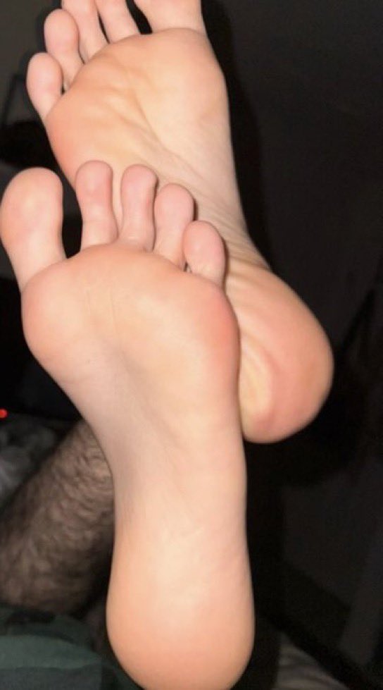 Sones25's tweet photo. Do you like my feet? 🦶 https://t.co/DAVaAdKQHv