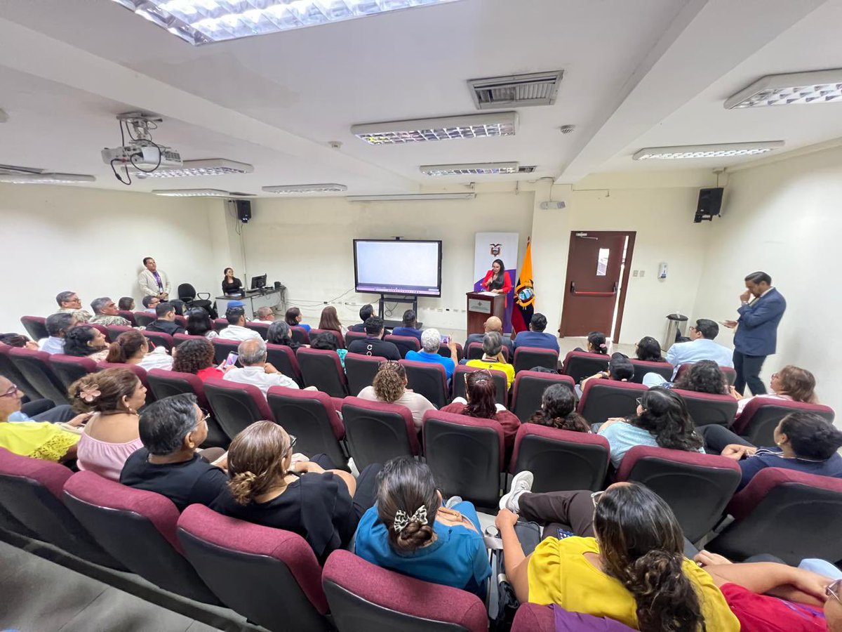 Salud_Guayas's tweet photo. En #Guayaquil, @Salud_Ec realizó la entrega de credenciales a 6 consejeros del V Consejo Ciudadano Sectorial de Salud (CCSS), integrado por 25 organizaciones de la sociedad civil vinculadas o interesadas en la temática de salud, de las 9 Coordinaciones Zonales del país. https://t.co/pFT2cxIbz2