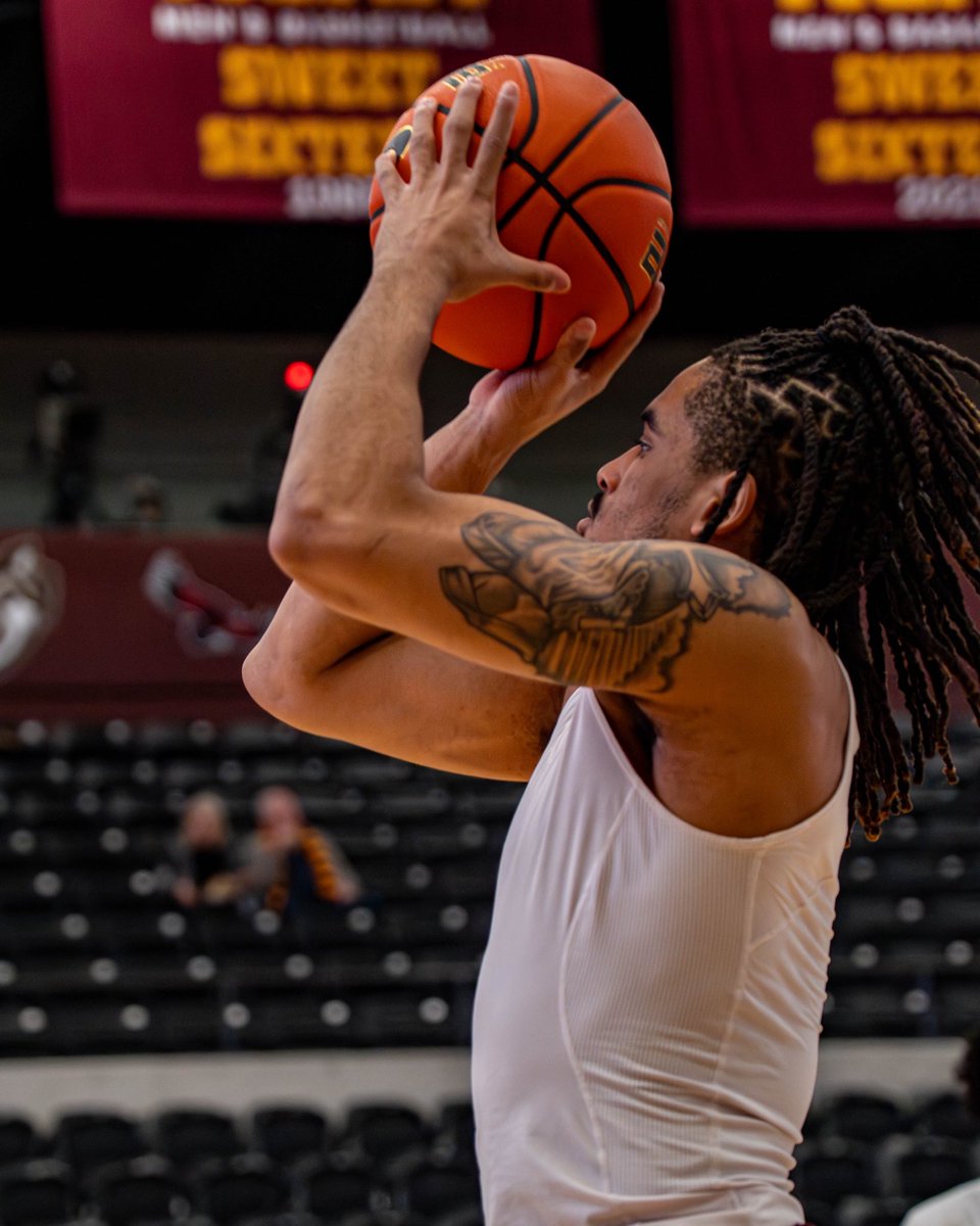 Loyola Men's Basketball tweet media