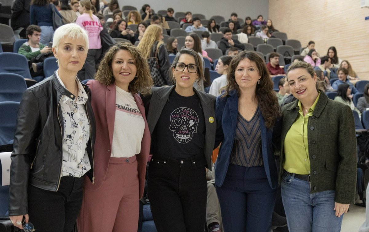 Bella Palomo tweet media