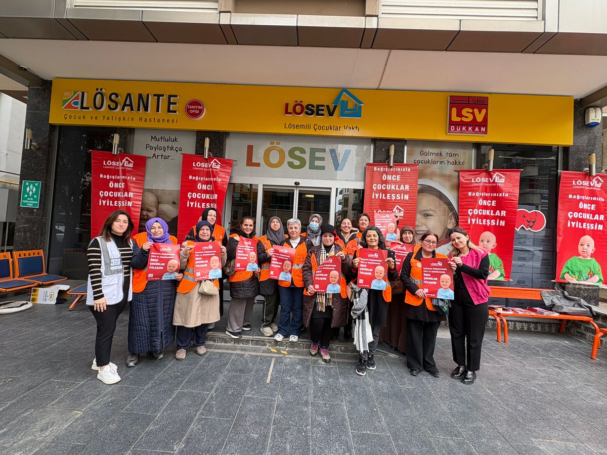 #LösevleGüçlüKadınlar Bazı kadınlar çiçek toplar, bazıları ise çorak topraklarda çiçek yetiştirir. LÖSEV’de biz, imkansızı mümkün kılan kadınlarız💜💜