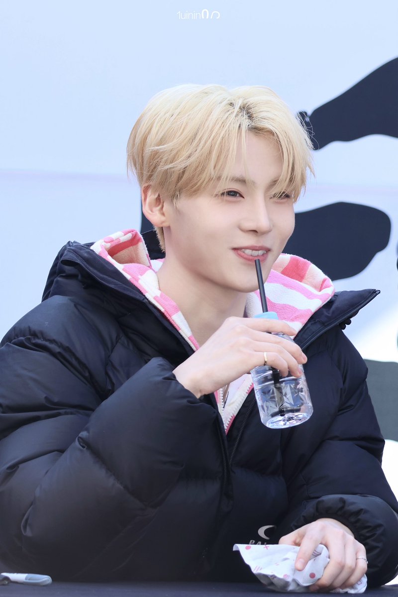 Rowan508 tweet media