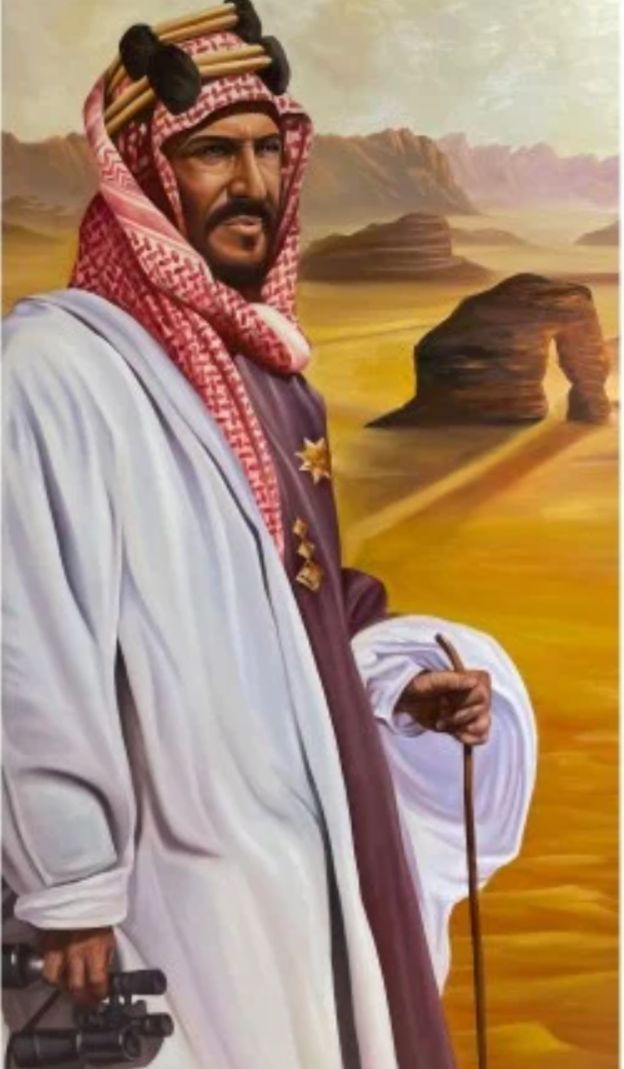 ahmed_alrdayman's tweet photo. قال معالي الشيخ عبدالعزيز التويجري رحمه الله :( هذه الواقعة شاهدتها بعيني ، وسمعتها بأذني من الملك عبدالعزيز رحمه الله وحفظتها ذاكرتي ، فسجلتها على ذمتي لأني كنتُ واحداً من المستمعين له في روضة( الخفيسة) المجاورة لبلدنا المجمعة : قال الملك عبدالعزيز ياسحمي - يعني: سحمي السور وهو من أمراء مطير- هل تعشيت معنا في قلب هذه الصحراء؟ فقال سحمي: نعم ، فقال الملك عبدالعزيز : انظر إلى هذه المائدة وماعليها ، وتذكَّر يوماً بعيداً معك أخوتك منيف ونايف ، تذكر ذلك اليوم العسير من حياتنا ، وقارن بينه وبين يومنا هذا ؟
فقال سحمي والناس تسمع: ياطويل العمر ما أذكره من أيام العسر كثير ، ولكن أيها تعني؟ فقال الملك عبدالعزيز : أعني ذلك الليل الذي كنا فيه سراة في قلب الصحراء ، وفي فجر ذلك الليل ، تركت رجالي ، وسرتُ على وجهي ، أبحث  لي فيها عن طريدة أرنب ، أو أي صيد أسدّ به جوعي الذي أوجعني ، وصرت لاأحتمله، فلاح لي من بعيد ضوء نار ، فدفعتُ بفرسي إليه ، فإذا أنت وإخوتك لايذين بكهف ، والنار موقدة تشوون عليها ثلاثة أرانب ، فانتزعت منها واحدة، وركبتُ فرسي ، كأنما حصلتُ على سكينة روحي، وصرتُ وأنا على ظهر الفرس ، آكل الأرنب بشره ، مع جلدها وعظمها، ولم أدر ماذا حصل لي تلك الساعة ، أهي قسوة الجوع أذهلتني إلى حد أني لم أر معها شيئاً؟ وحين وصلت إلى جيشي صاح بي رجالي : ماذا بك ياعبدالعزيز ؟ الدم .. ماهذا الدم ؟ فنظرتُ إلى نفسي فإذا أنا غارق بدم الأرنب التي لم تمس النار إلا شعرها ، فطمأنتهم أنه لاجرح ، ولا خوف عليّ ، جوع أرنب.
ثم التفت الملك عبدالعزيز إلى الناس وقال: لنحمد الله ونشكره ، ونحافظ بهذا الشكر على نعمه التي لاتُحصى ، ونعلّم أولادنا بما نحن عليه في أمسنا ويومنا  ، فقد تتعرض هذه النعم وهذا الأمن إلى الضد -لاقدر الله- إذا لم نشكر الله ونخف منه.
————————————-
علق معالي الشيخ التويجري فقال: ماذا يرى الإنسان في هذه الحالة التي استحضر فيها الملك عبدالعزيز من الماضي هذه الذكرى التي تبرز شخصيته الحامدة الشاكرة ، وإنسانيته التي لا تزور الحقائق .
———————-
وأقول أنا : جاع الملك عبدالعزيز لنشبع نحن أبناء شعبه ، وتعرض للأخطار لنكون نحن أبناء شعبه في أمن واستقرار ، ونام في الصحاري  لننام نحن أبناء شعبه في الفلل والقصور ، وخاض الحروب ليبني لنا وطنا موحدا  هو اليوم من أعظم دول العالم: المملكة العربية السعودية ، ولنكون إخوة متحابين بعد العداوة ، ومتآلفين بعد الفُرقة ، فما أعظم فضله علينا بعد فضل الله تعالى.
اللهم أسكنه الفردوس الأعلى ، واجزه عنا خير الجزاء .