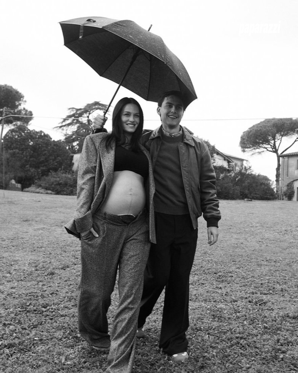 PaparazziRevis's tweet photo. ANTES DE SER TRES  🥰😍La suerte que tiene Gia de tener estos papis tan lindos. https://t.co/WqpH2rZPnh