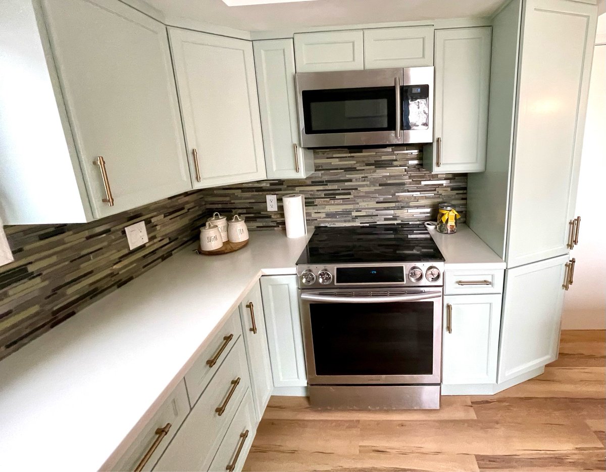 WePaintCabinets's tweet photo. Is your kitchen looking dated but a full remodel feels overwhelming and expensive?

We specialize in professional cabinet painting that transforms your kitchen in as little as 3  days—without the demo, dust, or high costs of new cabinets!

Who’s ready for a beautiful update? https://t.co/EtCQIcTqk6