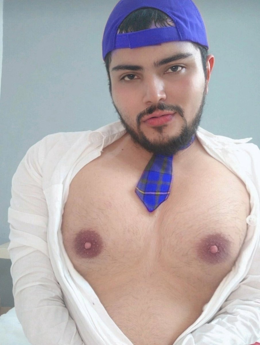 DoddySilvaXXX2's tweet photo. El chacal marihuano de la esquina práctica con mis tetas para chuparselas mejor a su novia https://t.co/5x5csdySKa