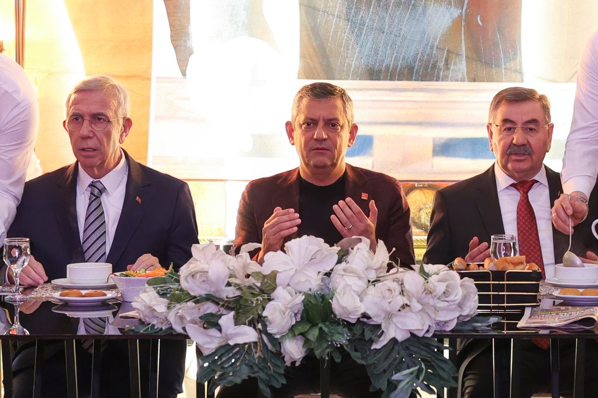 herkesicinCHP's tweet photo. Genel Başkanımız Özgür Özel, Ankara’da Gölbaşı Belediyemiz tarafından düzenlenen iftar programında vatandaşlarla bir araya geldi. https://t.co/D9StfdqjEI