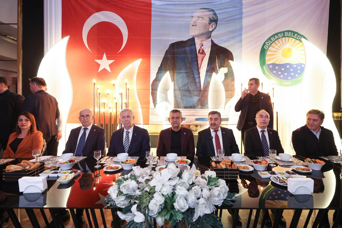 herkesicinCHP's tweet photo. Genel Başkanımız Özgür Özel, Ankara’da Gölbaşı Belediyemiz tarafından düzenlenen iftar programında vatandaşlarla bir araya geldi. https://t.co/D9StfdqjEI
