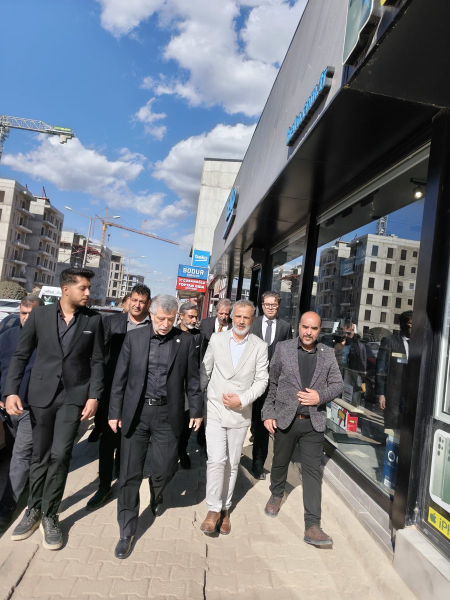 Acarberhat06's tweet photo. Genel Başkanımız Sayın Mehmet Ali Arslan beyefendi ve teşkilat başkanlarımızla birlikte 
kıymetli hemşehrilerimizle iç içe olduk. Esnaf ziyaretleri gerçekleştirerek vatandaşlarımızın ve esnafımızın dertlerini, taleplerini ve beklentilerini dinledik.

Milletimizin içinde olmaya, sorunları yerinde görmeye ve çözüm için çalışmaya devam ediyoruz. Hatay’ın sesi olmaya kararlıyız. 🤝🇹🇷

Berhat ACAR
Yeni Yüzyıl Partisi Teşkilat Başkanı