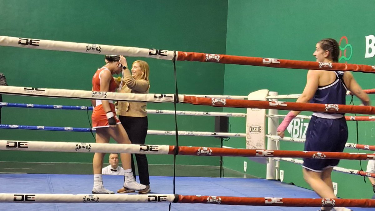 eajpnvbarakaldo's tweet photo. 🥊 Final del Campeonato de Bizkaia de Boxeo en el Frontón Barakaldes, tarde deportiva en #Barakaldo,  Zorionak!!!!

@amaiadelcampo #Alkatea @infobarakaldo @mantizar @olallapin https://t.co/tmZ3Cc2KEJ