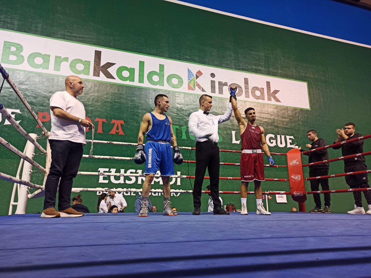 eajpnvbarakaldo's tweet photo. 🥊 Final del Campeonato de Bizkaia de Boxeo en el Frontón Barakaldes, tarde deportiva en #Barakaldo,  Zorionak!!!!

@amaiadelcampo #Alkatea @infobarakaldo @mantizar @olallapin https://t.co/tmZ3Cc2KEJ
