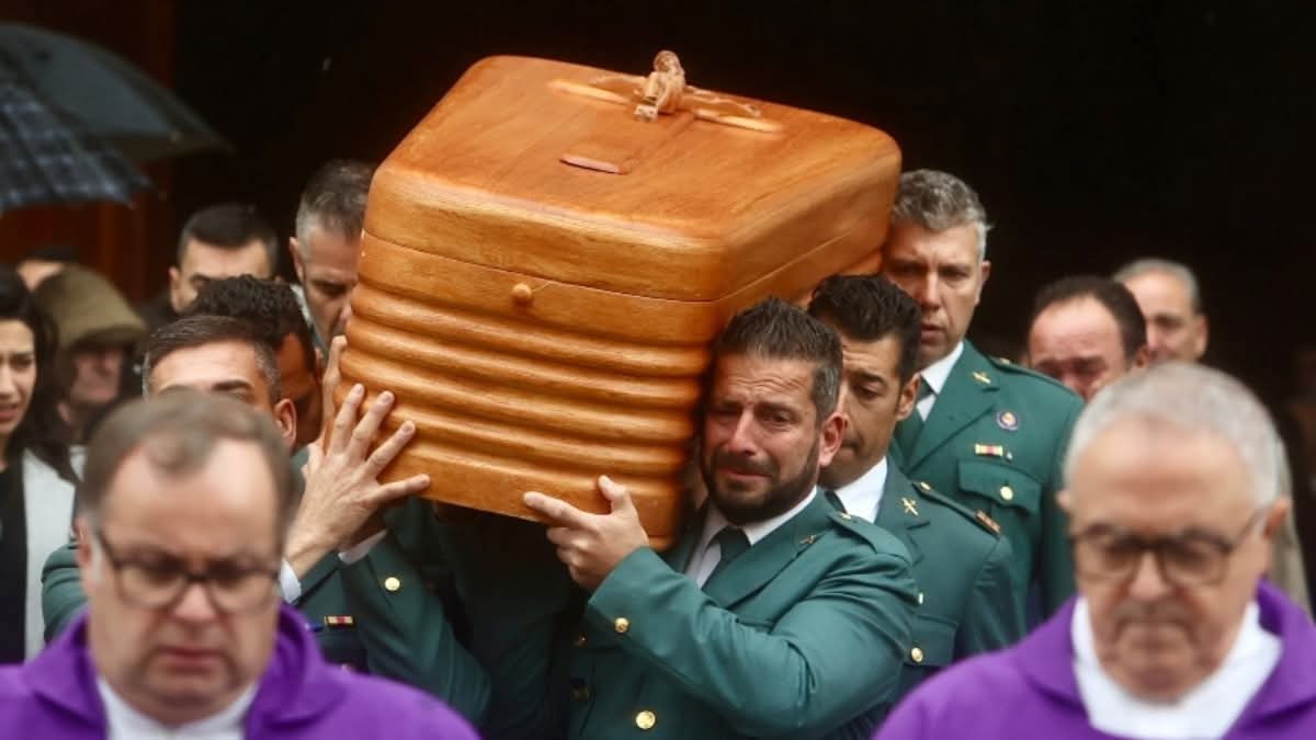 Más q Guardia Civil tweet media