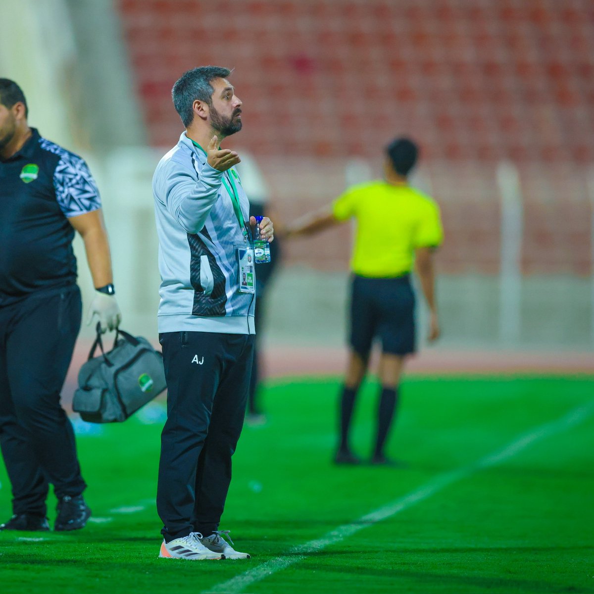 نادي النهضة العماني tweet media