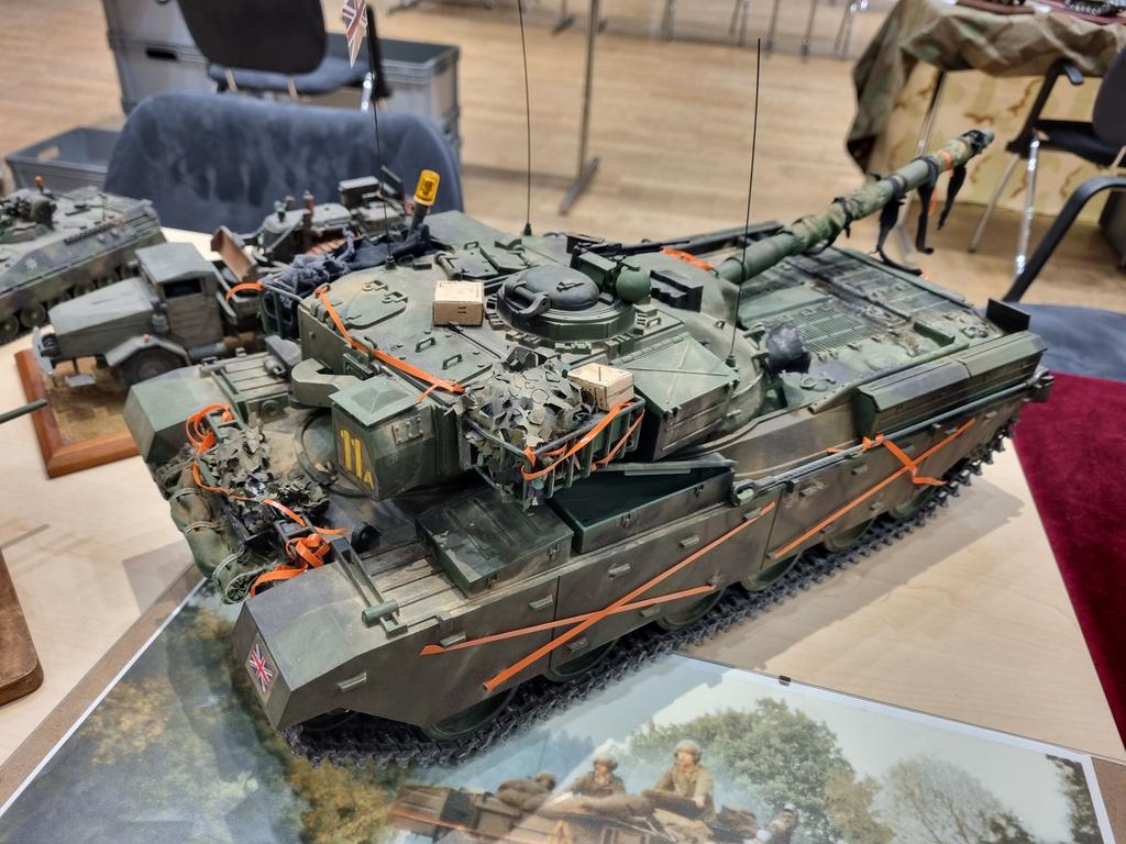 CarlSchulze17's tweet photo. Sehen wir uns Morgen? #scalemodel #Modellbau #Modell #show #tank #events https://t.co/anBYFAQD6m