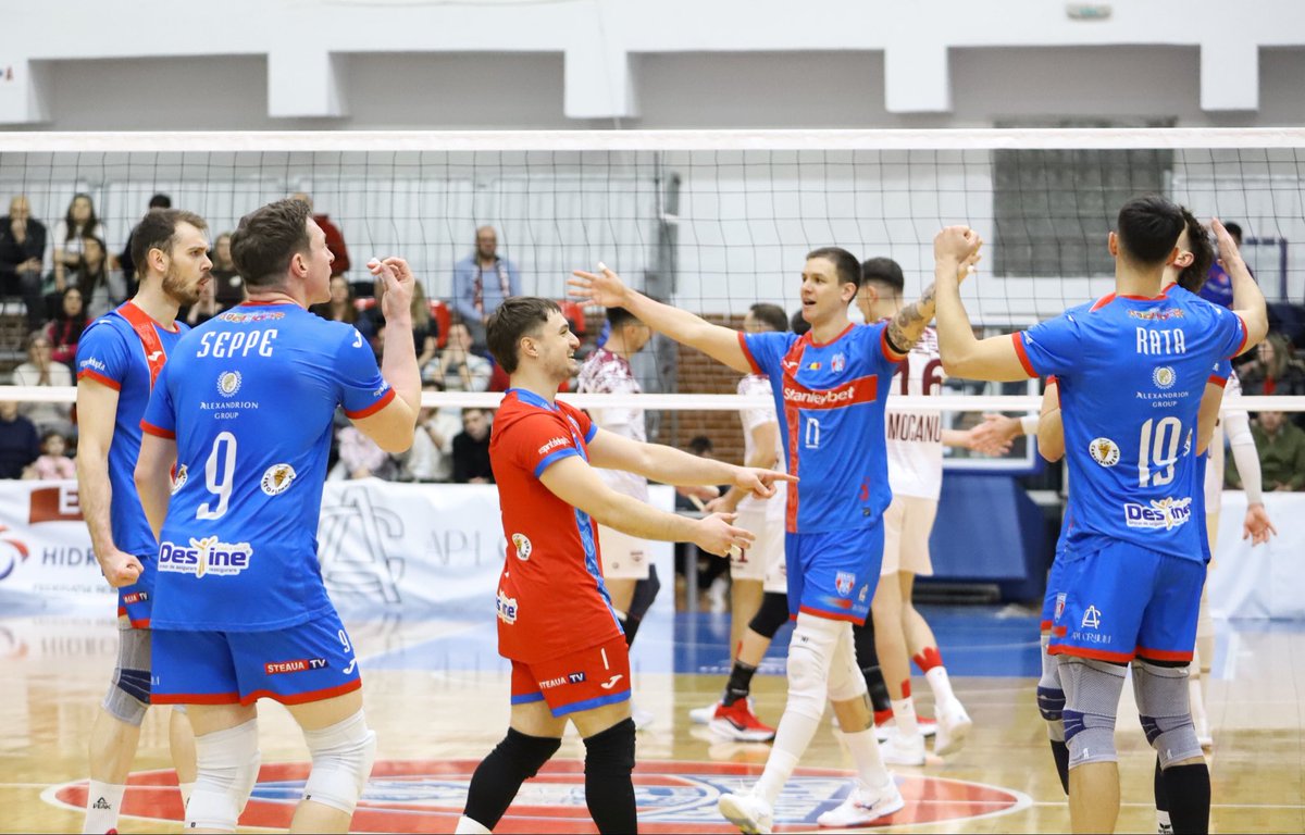 MuriloRadke's tweet photo. Garantimos a primeira colocação para os playoffs com duas rodadas de antecedência… 🔵🔴🙏🏼
 #romenia #steaua #volleyball https://t.co/Y8OzeL3I4s
