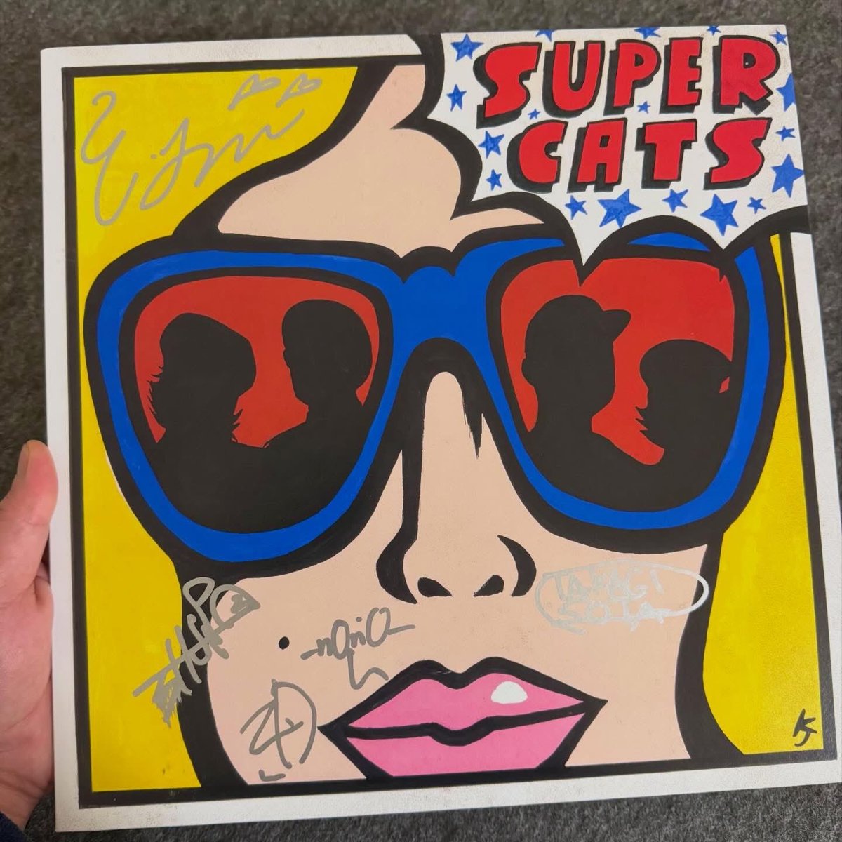 taccie's tweet photo. レコードにはメンバー全員のサインも。ありがとうございました。最高の夜だぜ🎵 #SUPERCATS https://t.co/5HAOcO1YXF