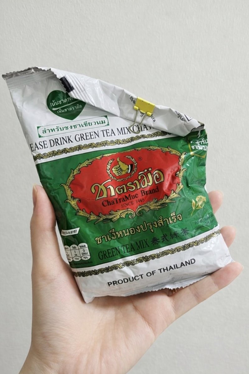 Tau gak gue baru aja dapet tips ini langsung dari kakak Thai sendiri 😋
Pantesan tiap kali gue coba rasanya beda… lebih wangi, terus creamy nya juga pas banget.

Awalnya gue kira cuma kebetulan.

Ternyata dia bilang ada satu cara kecil yang sering dilewatin orang.

Katanya kalau