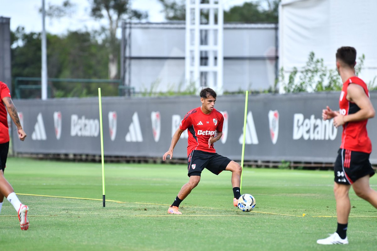 RiverPlate's tweet photo. Sábado en River Camp 💪⚽️ https://t.co/KTJqreYXw1