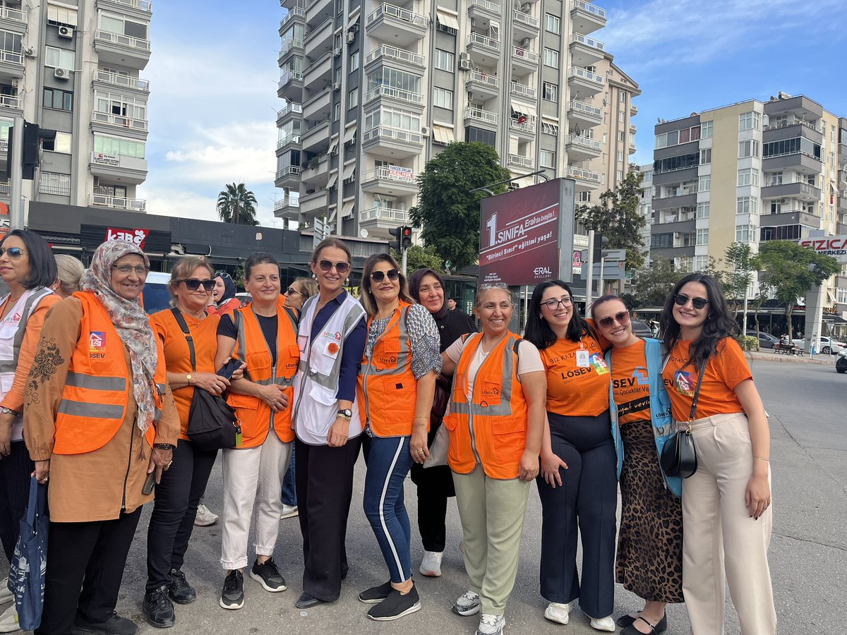 ssedardic's tweet photo. ❌ “Kadınlar fazla konuşur.”
✅ Kadınların sesi değişimin sesidir.

#LÖSEVleGüçlüKadınlar https://t.co/8w4bruTNBC