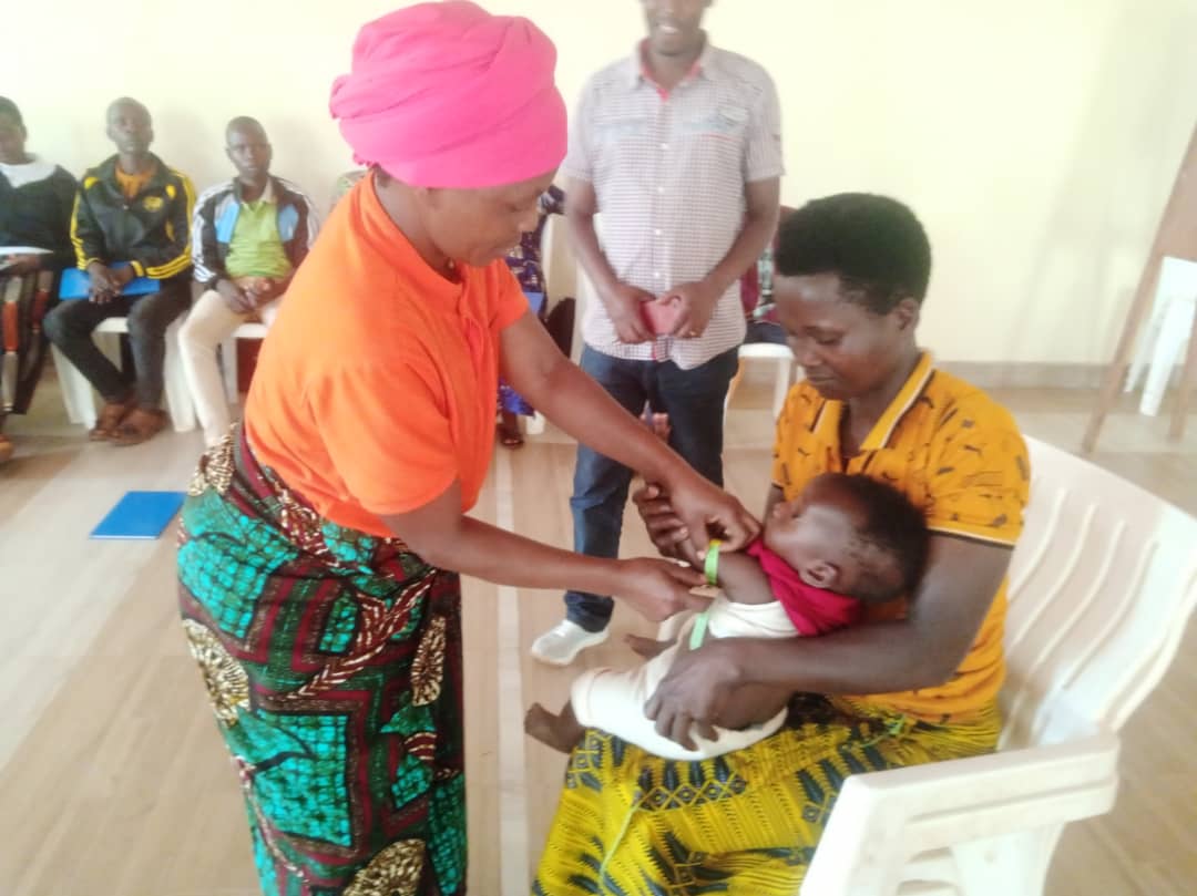 MagazineJimbere's tweet image. 👩🏾‍⚕️ Les professionnels de santé à #Muyinga(@BuhumuzaProvinc) recommandent aux mères de commencer l’allaitement dans les 30 minutes suivant l’accouchement, afin de prévenir certaines maladies et de favoriser le bon développement des nouveau-nés

🤱🏾 Kabatesi Louise, animatrice