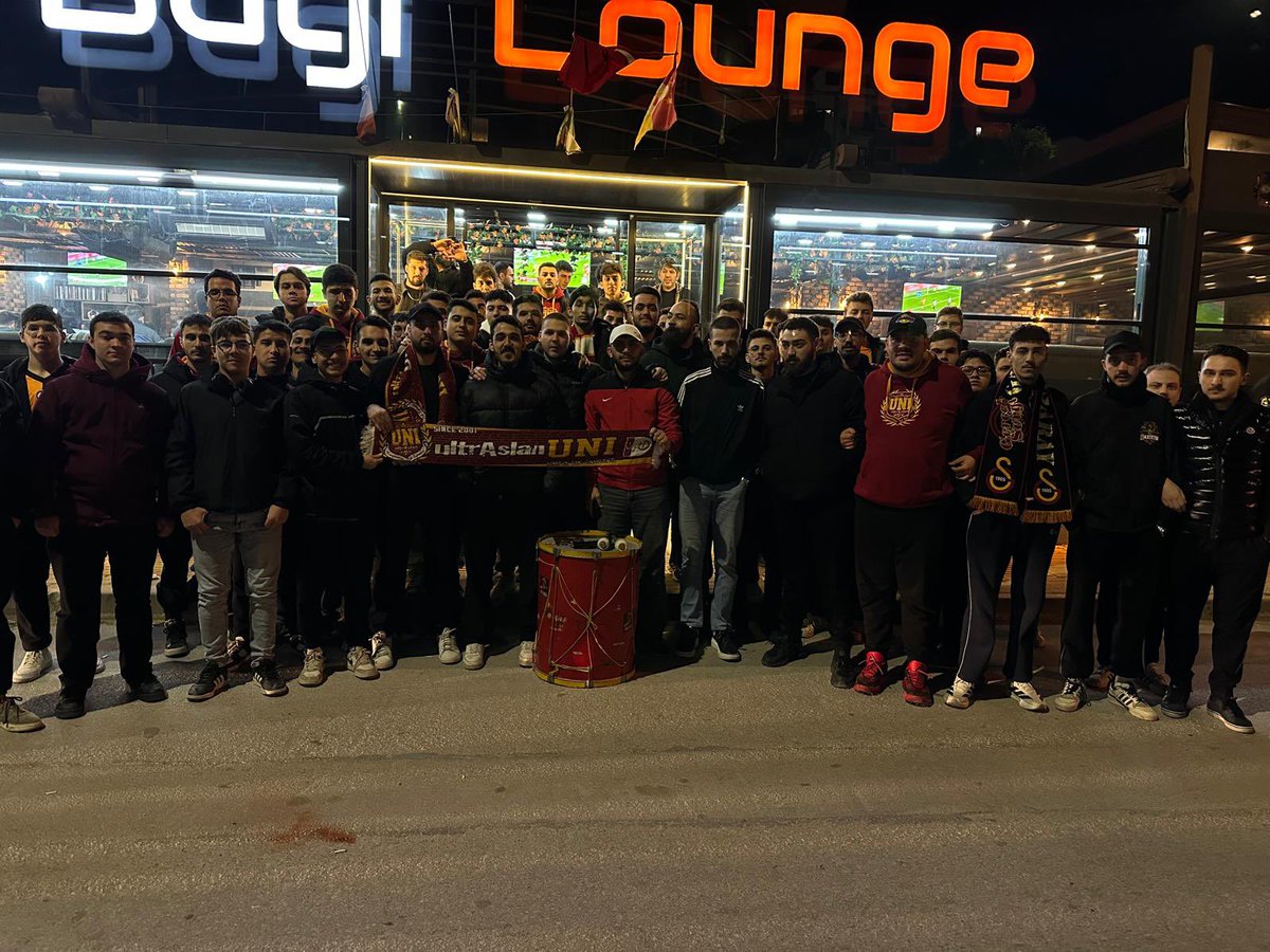 ŞAMPİYON CİMBOM YAZDIRACAĞIZ !

Galatasarayımızı beşiktaş maçında mekanımızda yalnız bırakmadık.

#ultrAslanUNI
#ultrAslanUNIBursaTeknik