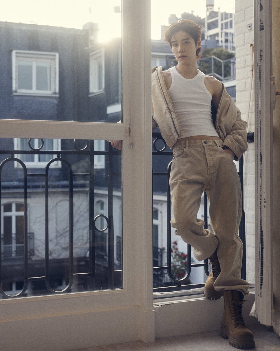 EverydaynewsTH's tweet photo. สมมง! อวดโททัลลุคของ "พีพี" แบรนด์แอมบาสเดอร์คนสําคัญของ Balenciaga ที่เตรียมพร้อมสําหรับการร่วมชมแฟชั่นโชว์ Balenciaga Winter 26  ในค่ำคืนนี้ ณ ปารีสแฟชั่นวีค

PP KRIT X BALENCIAGA WINTER 26 #BalenciagaWinter26xPPKrit #BalenciagaWinter26Show #Balenciaga #PFW 
#PPKritt https://t.co/zPjqa4Y32x