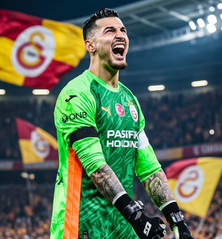 Türk futbol tarihinin en büyük kalecisi Uğurcan Çakır diyeceksiniz. Bu adamı ne kadar övsek azdır. Gururumuzsun!