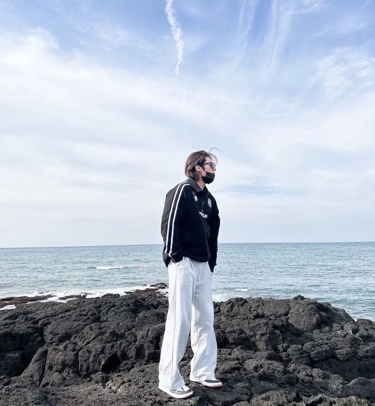 kittyleebitt's tweet photo. i love the vibe he’s giving https://t.co/fWdVEmZSib
