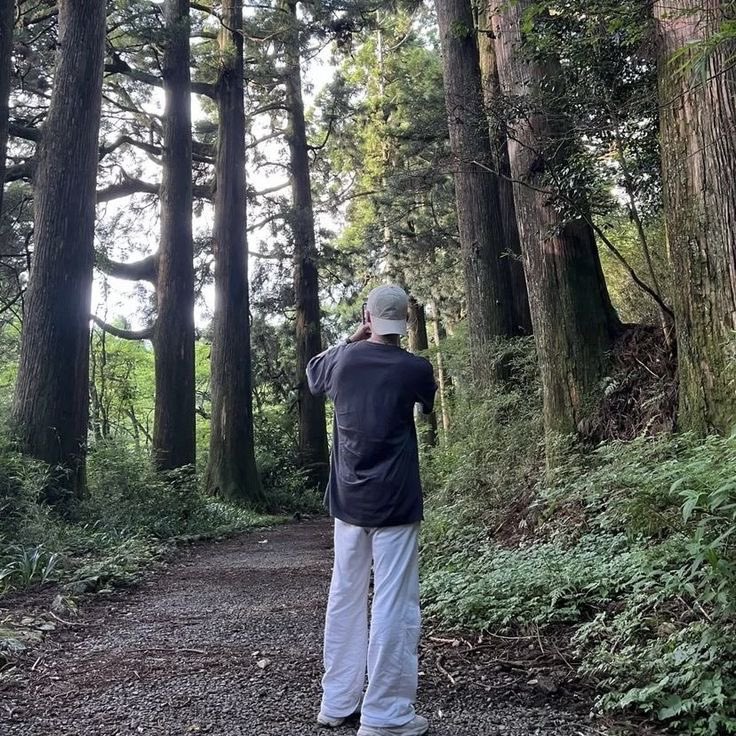 kittyleebitt's tweet photo. i love the vibe he’s giving https://t.co/fWdVEmZSib