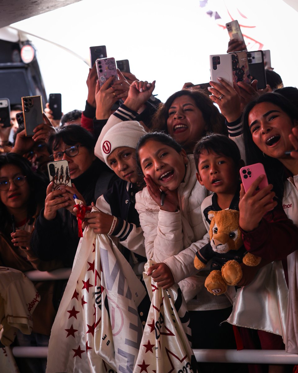 Universitario tweet media