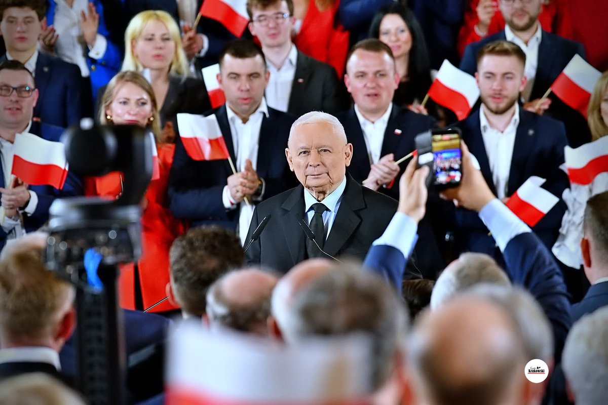 A_Paderewska's tweet image. Pierwszy krok do zwycięstwa za nami. Ruszamy naprzód z kandydatem na premiera 🇵🇱 #KonwencjaPiS w #Kraków ❤️
@OficjalnyJK @CzarnekP @mblaszczak